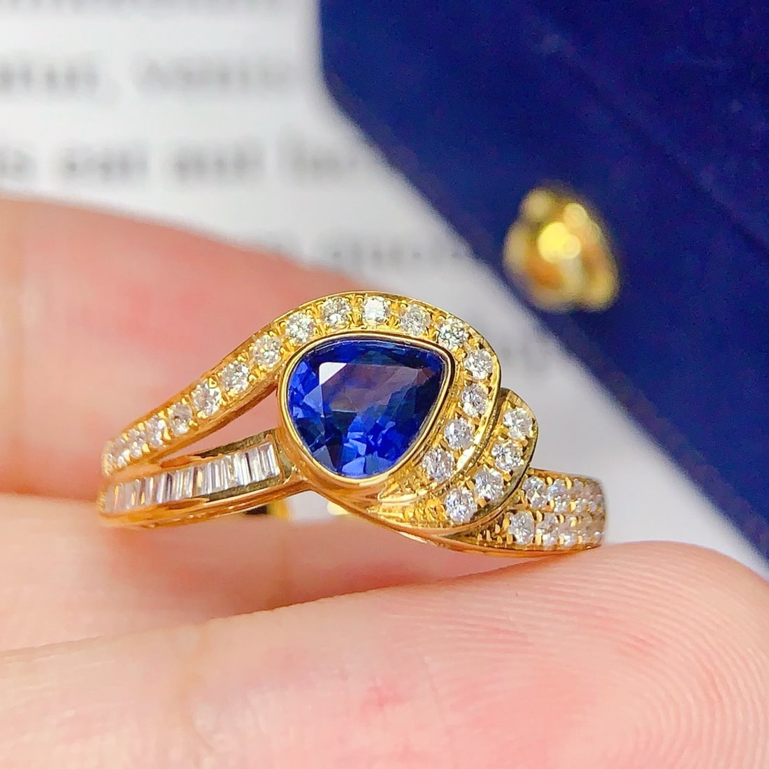 14k Gold 0.75 Ct Natural Sapphire & Diamond Ring - 5
