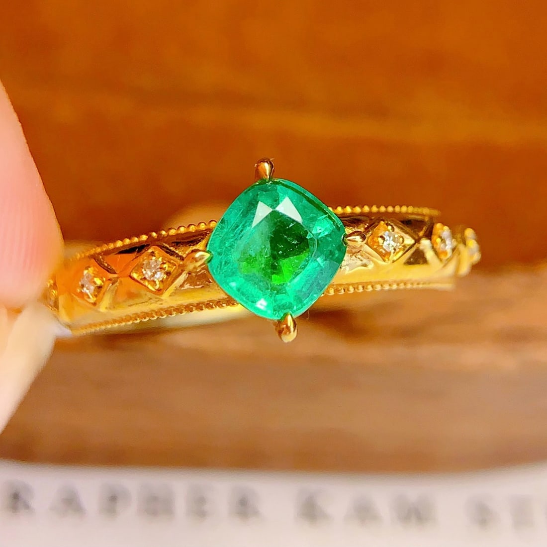 14k Gold 0.7 Ct Natural Emerald & Diamond Ring - 3