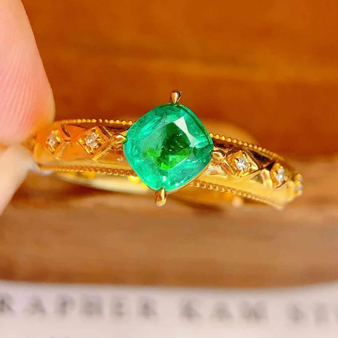 14k Gold 0.7 Ct Natural Emerald & Diamond Ring - 4