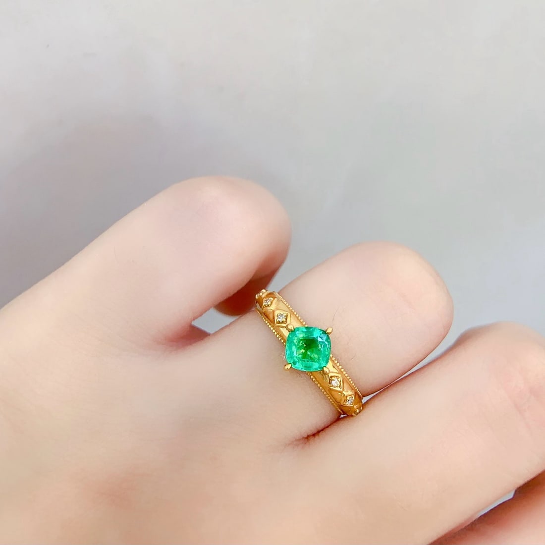 14k Gold 0.7 Ct Natural Emerald & Diamond Ring - 6