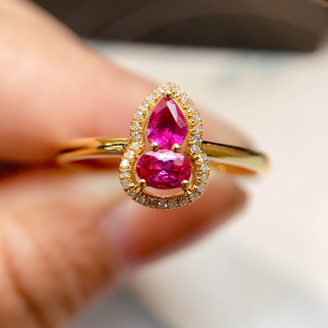 14k Gold 0.75 Ct Natural Ruby & Diamond Ring: Ref:231178137 // gold content:14k gold // ring size:7. 25us // // main gemstone:ruby // shape:multiple // carat weight:0. 75ct // color:red // treatment:natural // // adjacent gemstone 2 : diamond // 