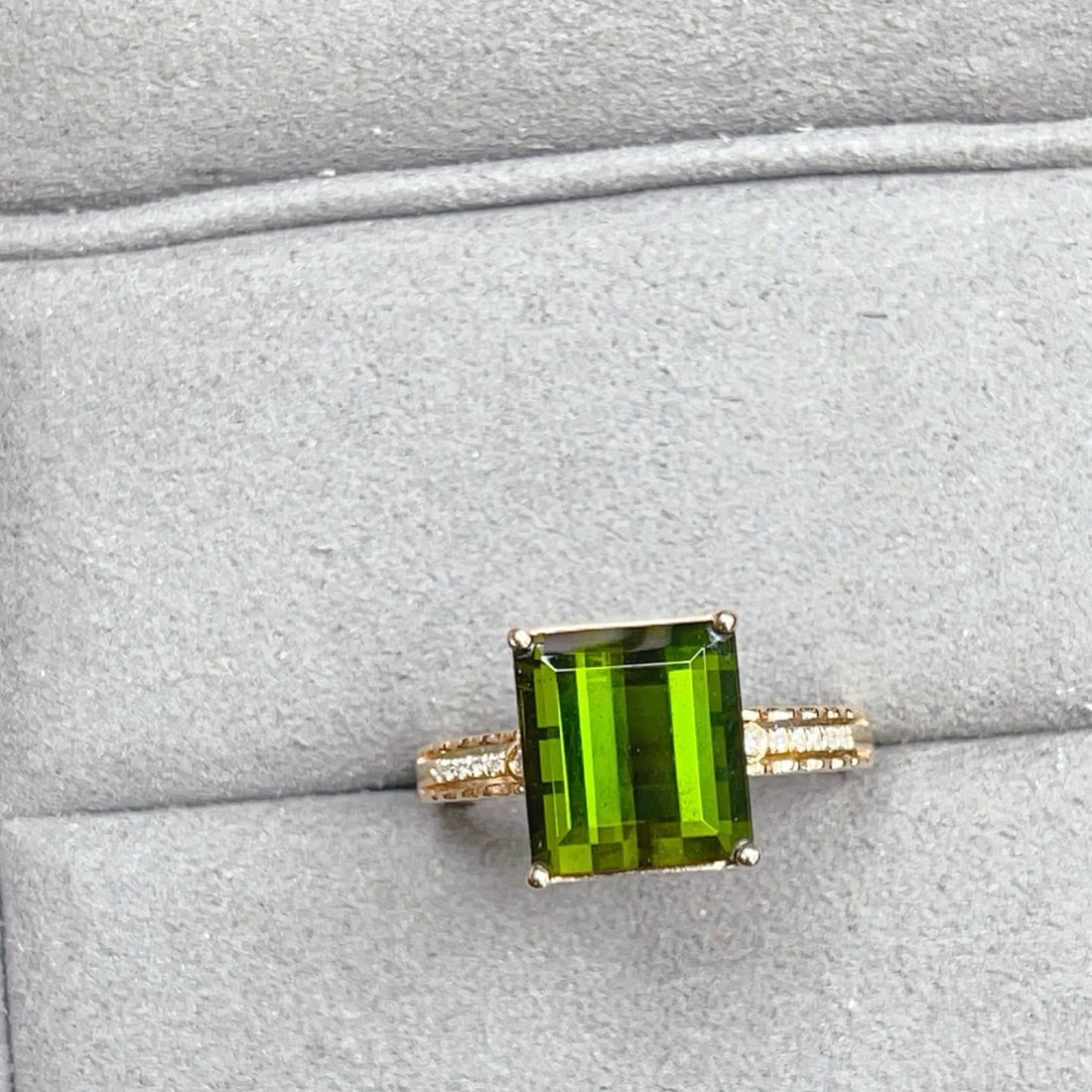 14k Gold 4.29 Ctw Natural Tourmaline & Diamond Ring: Ref:231178138 // gold content:14k gold // ring size:7. 25us // // main gemstone:tourmaline // shape:octagonal // carat weight:4. 25ct // color:red // treatment:natural // // adjacent gemstone 2 :