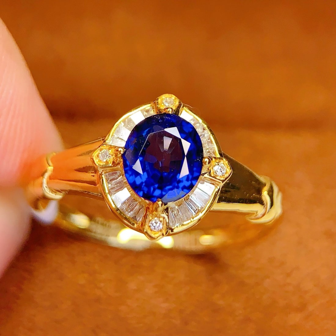14k Gold 0.85 Ct Natural Sapphire & Diamond Ring: Ref:231178143 // gold content:14k gold // ring size:7. 25us // // main gemstone:sapphire // shape:oval // carat weight:0. 85ct // color:blue // treatment:natural // // adjacent gemstone 2 : diamond