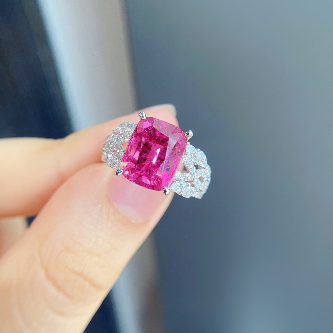 14k Gold 6.43 Ctw Natural Tourmaline & Lab Grown Diamond Ring: Ref:231178146 // gold content:14k gold // ring size:7. 25us // // main gemstone:tourmaline // shape:cushion // carat weight:5. 42ct // color:pink // treatment:natural // // adjacent gemstone 2 : lab