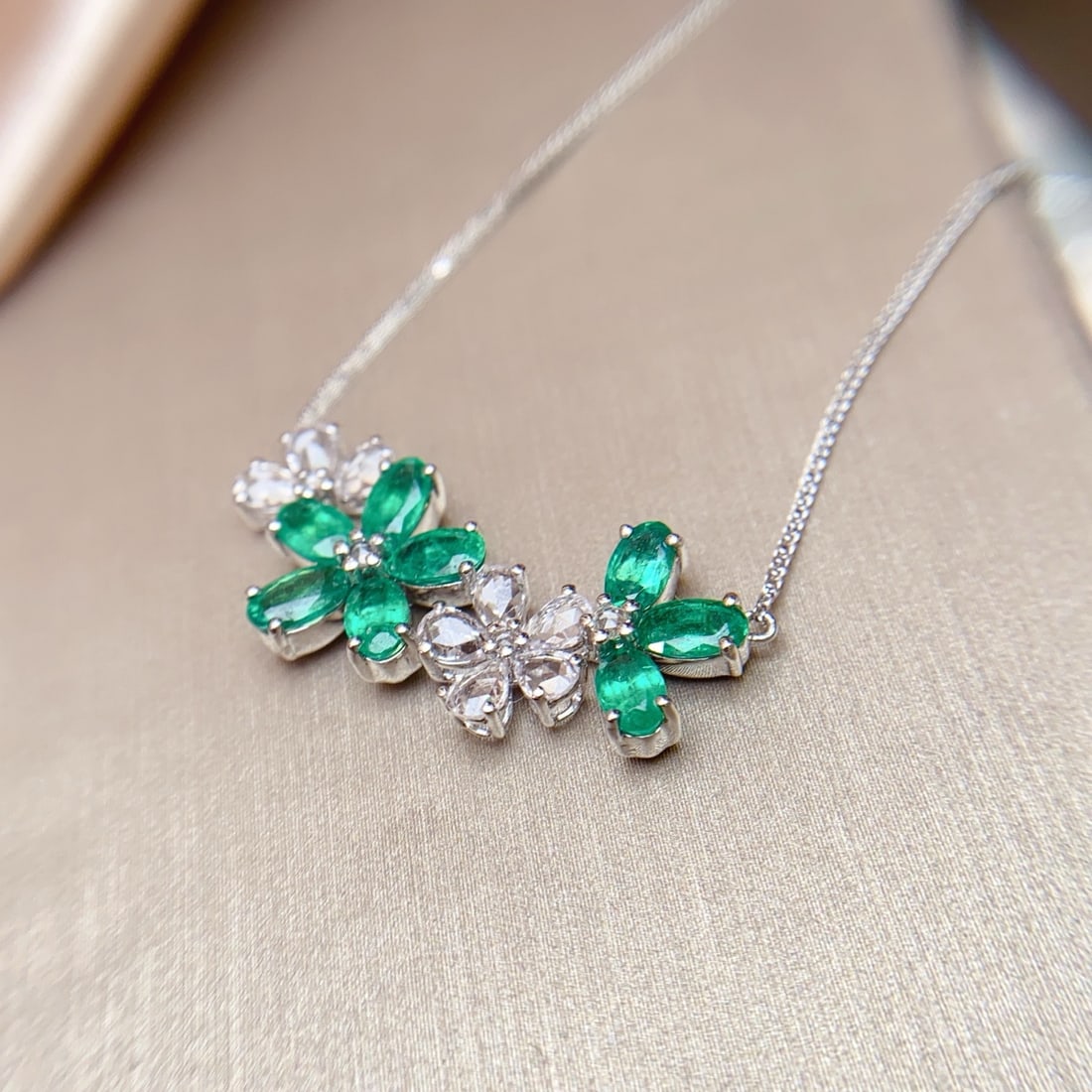14k Gold 2.80 Ct Natural Emerald & Sapphire Necklace - 2