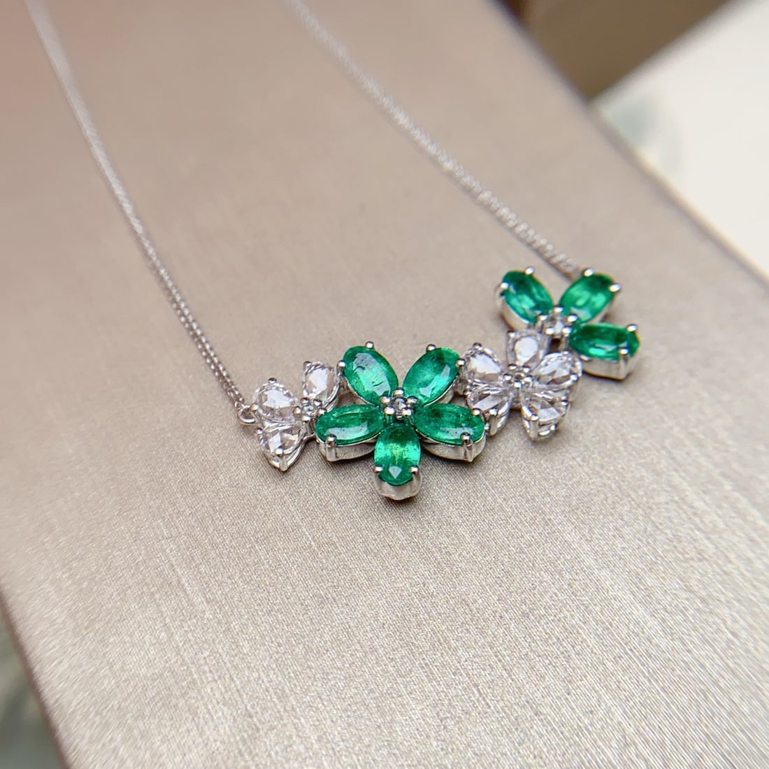 14k Gold 2.80 Ct Natural Emerald & Sapphire Necklace - 3