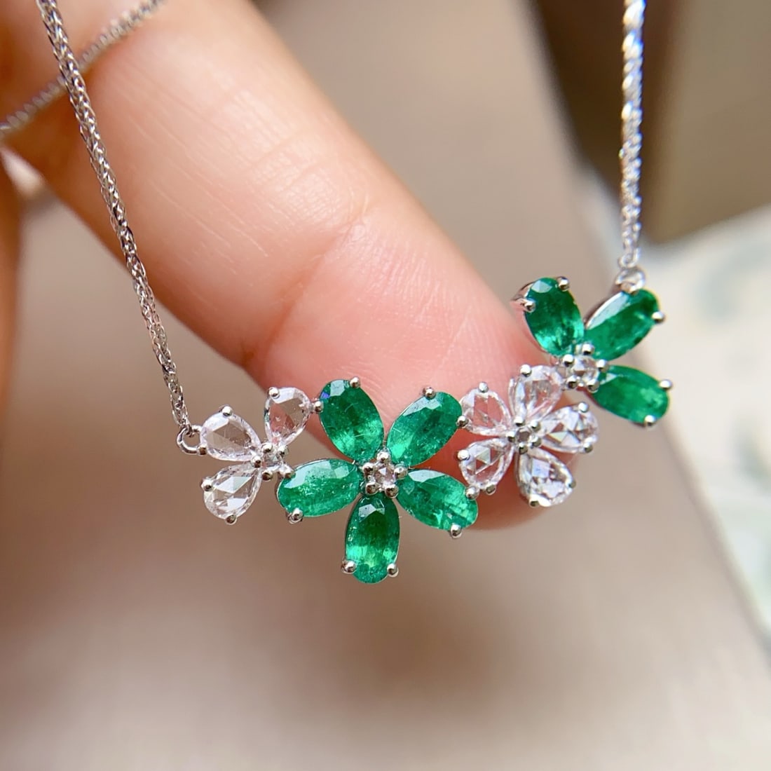 14k Gold 2.80 Ct Natural Emerald & Sapphire Necklace - 4