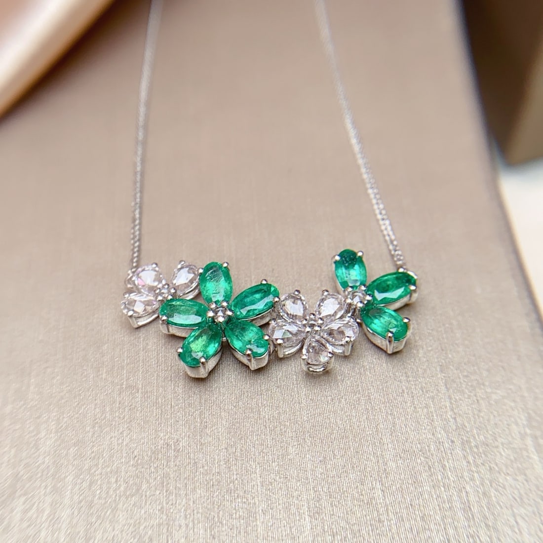 14k Gold 2.80 Ct Natural Emerald & Sapphire Necklace - 6