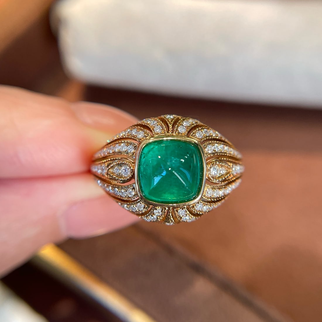 14k Gold 2 Ct Natural Emerald & Diamond Ring: Ref:231178151 // gold content:14k gold // ring size:7. 25us // // main gemstone:emerald // shape:sugar-loaf // carat weight:2ct // color:green // treatment:natural // // adjacent gemstone 2 : diamond
