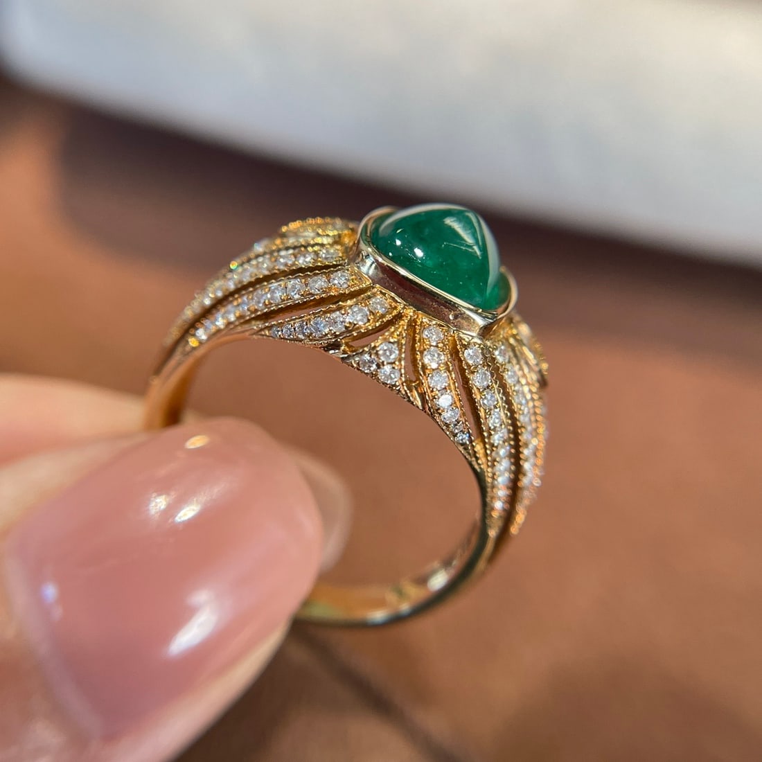 14k Gold 2 Ct Natural Emerald & Diamond Ring - 2