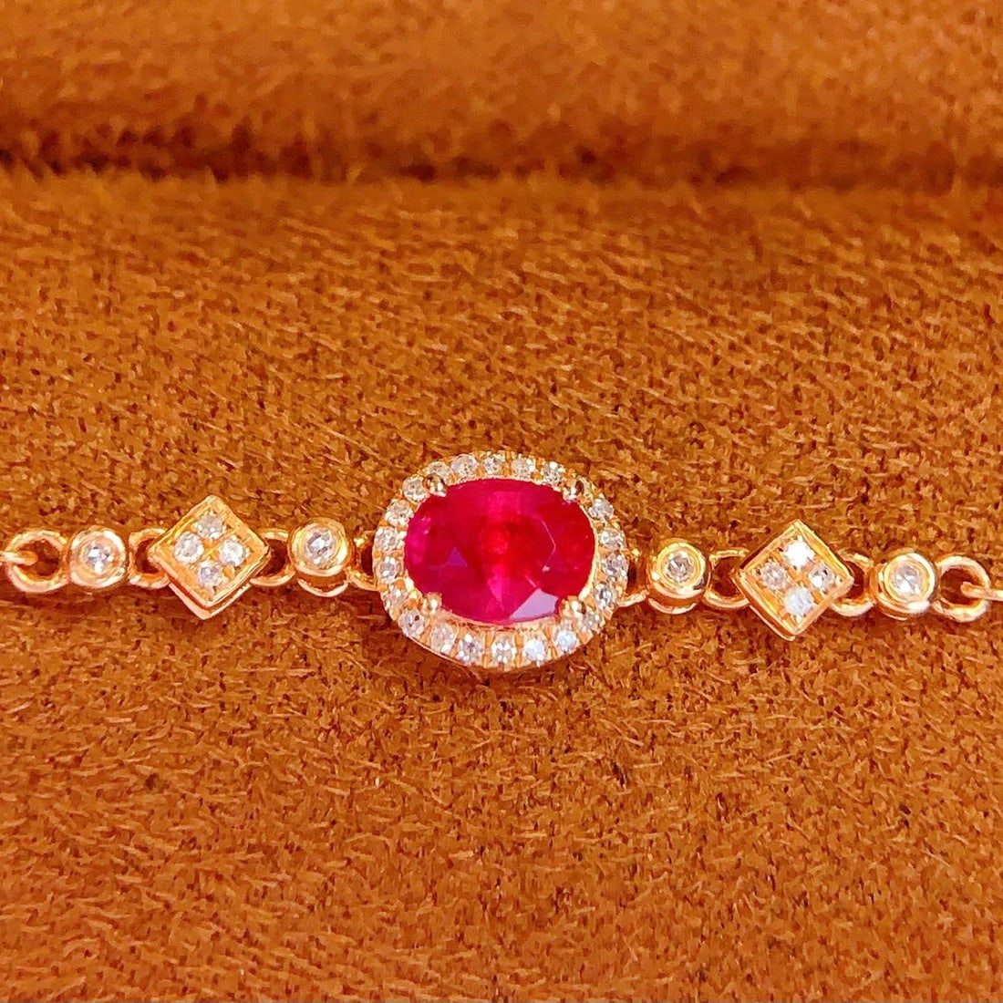 14k Gold 0.5 Ct Natural Ruby & Diamond Bracelet: Ref:231178155 // gold content:14k gold // main gemstone:ruby // shape:oval // carat weight:0. 5ct // color:red // treatment:natural // // adjacent gemstone 2 : diamond // number of stones:34 //