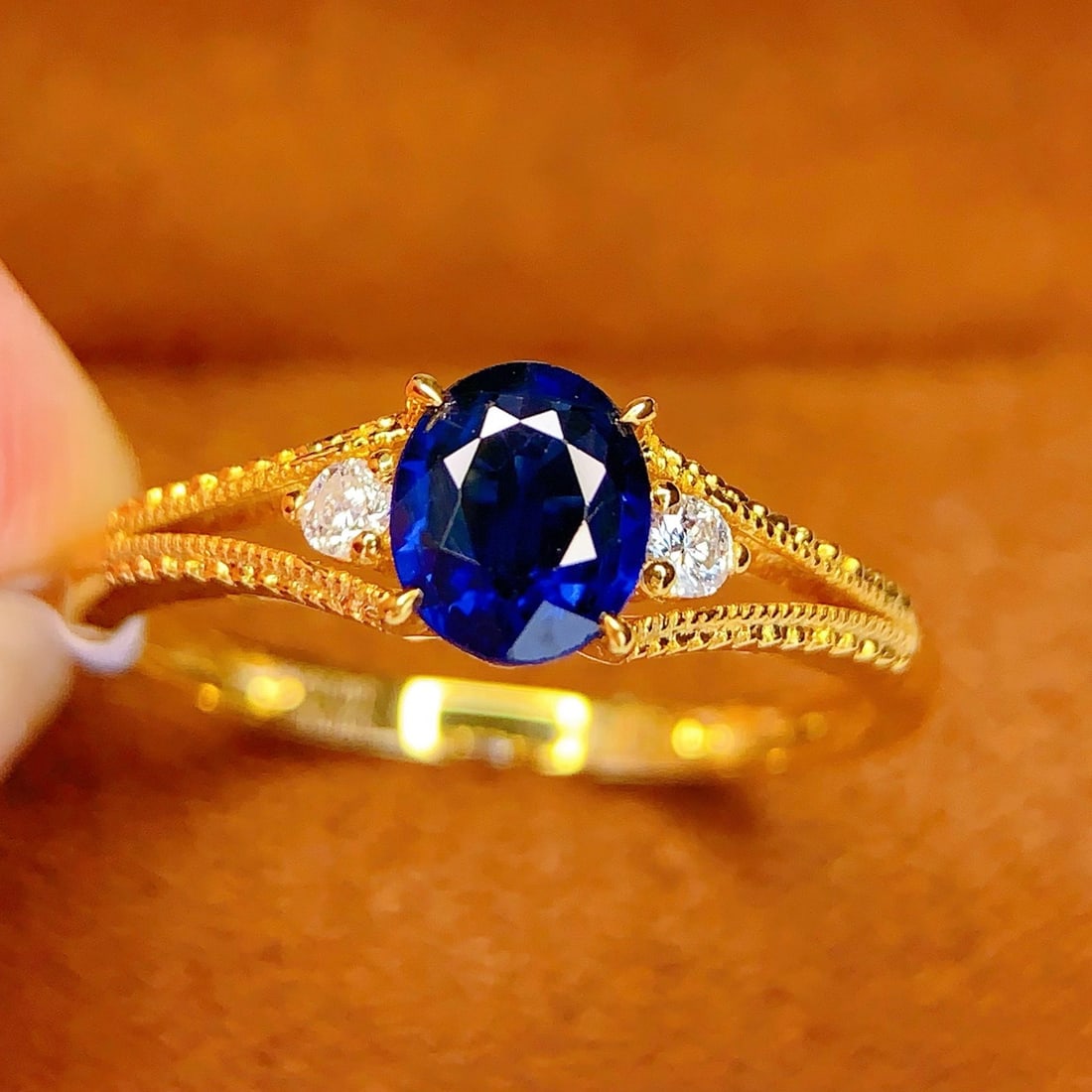 14k Gold 0.8 Ct Natural Sapphire & Diamond Ring: Ref:231178156 // gold content:14k gold // ring size:7. 25us // // main gemstone:sapphire // shape:oval // carat weight:0. 8ct // color:blue // treatment:natural // // adjacent gemstone 2 : diamond //