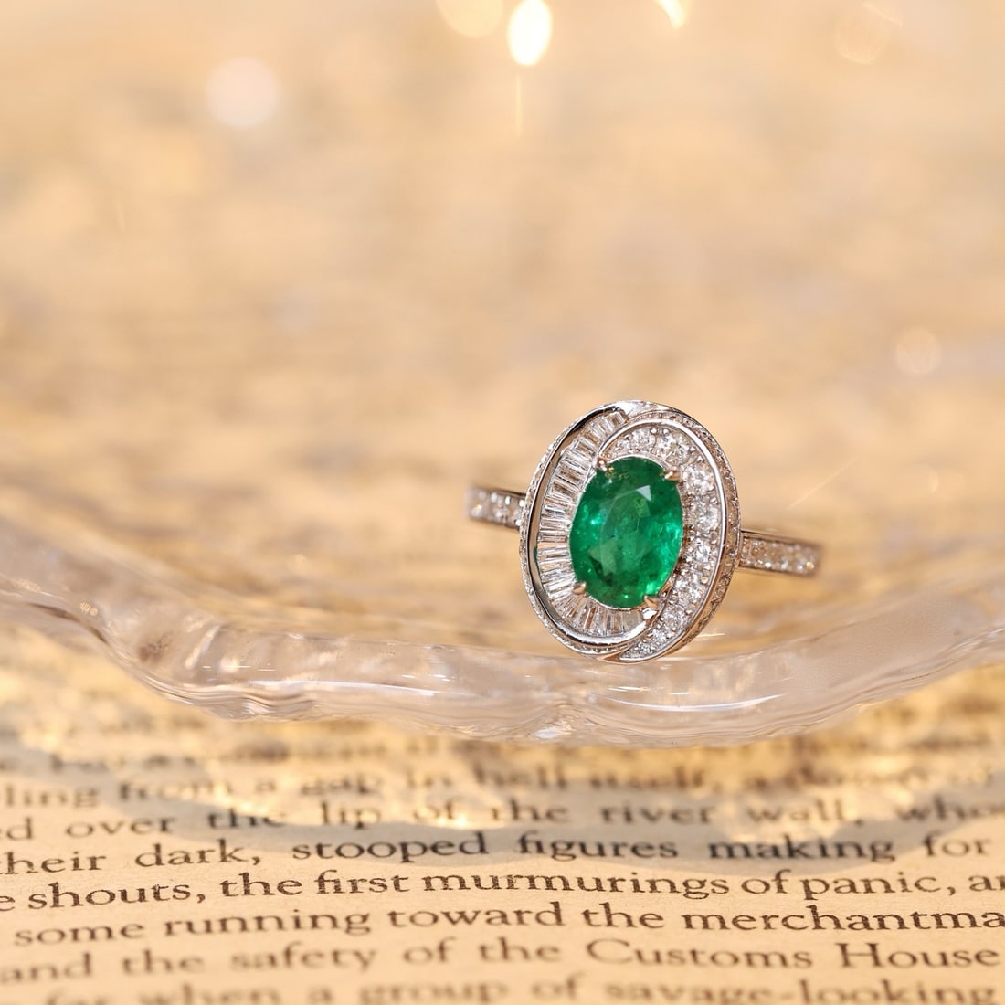 14k Gold 1.85 Ctw Natural Emerald & Diamond Ring: Ref:231178158 // gold content:14k gold // ring size:7. 25us // // main gemstone:emerald // shape:oval // carat weight:1. 02ct // color:green // treatment:natural // // adjacent gemstone 2 : diamond