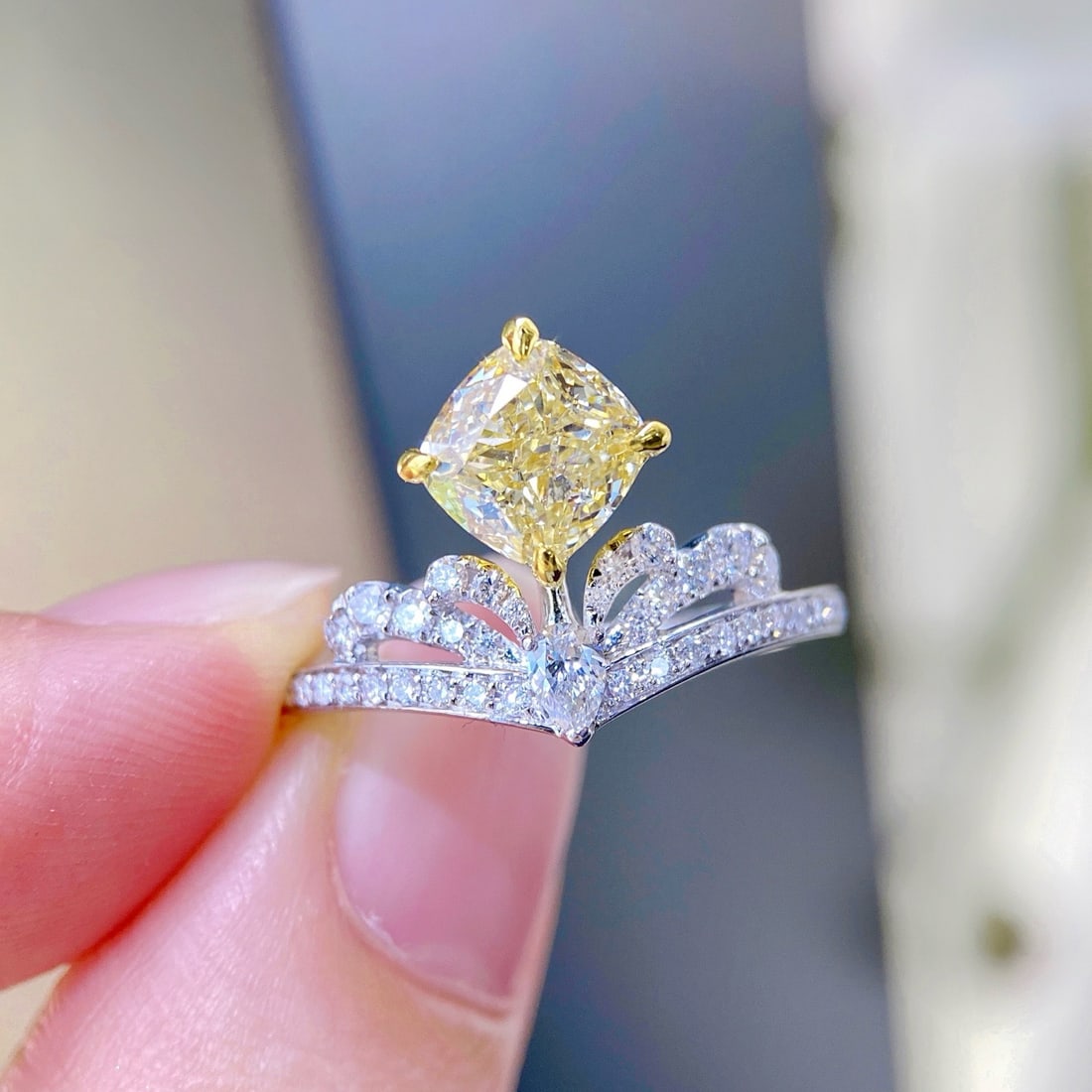 14k Gold 2.08 Ctw Natural Yellow Diamond & Diamond Ring: Ref:231178161 // gold content:14k gold // ring size:7. 25us // // main gemstone:yellow diamond // shape:cushion // carat weight:1. 58ct // color:yellow // treatment:natural // // adjacent gemstone 2