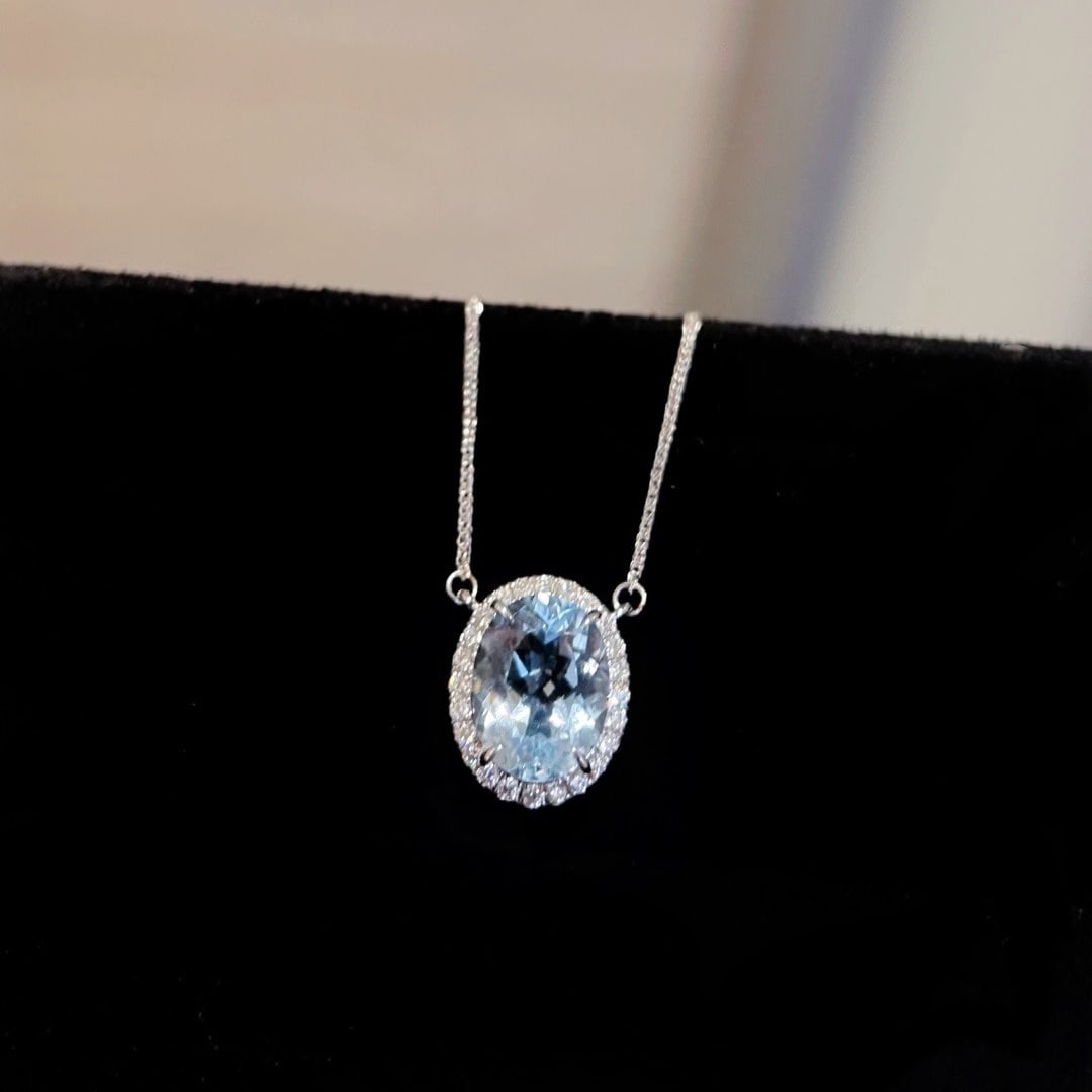 14k Gold 1.68 Ctw Natural Aquamarine & Diamond Necklace: Ref:231178165 // gold content:14k gold // main gemstone:aquamarine // shape:oval // carat weight:1. 5ct // color:blue // treatment:natural // // adjacent gemstone 2 : diamond // shape:round // carat
