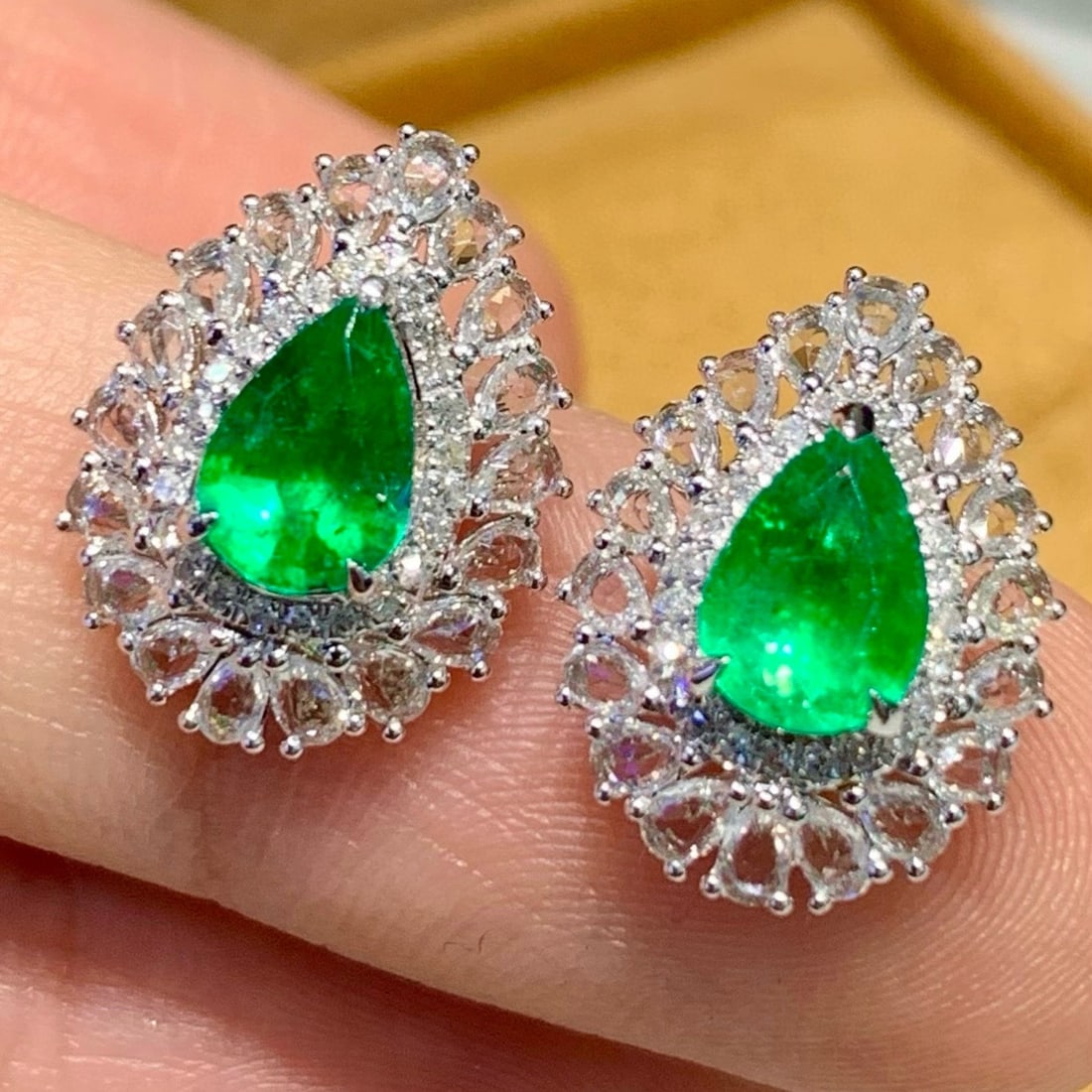 14k Gold 1.1 Ct Natural Emerald & Sapphire & Diamond Earrings - 3