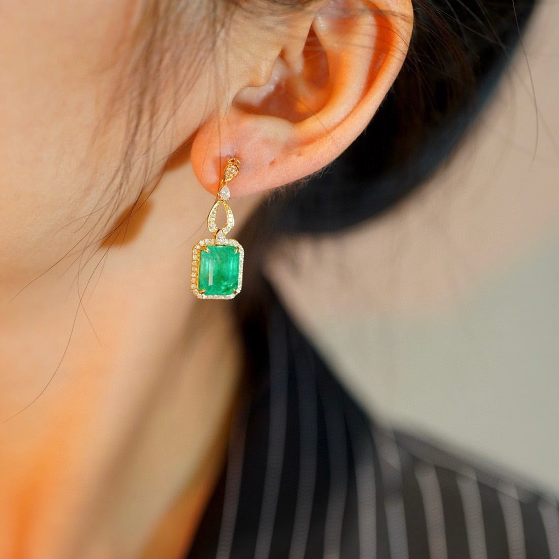 14k Gold 8.38 Ct Natural Emerald & Diamond Earrings - 6