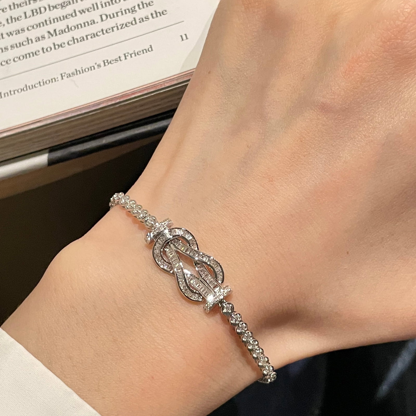 14k Gold 1.00 Ct Natural H Diamond Bracelet: Ref:231178185 // gold content:14k gold // main gemstone:diamond // shape:multiple // carat weight:1. 00ct // clarity grade:vs-si // color:h // treatment:natural // Condition: New Low Estimate: 6200