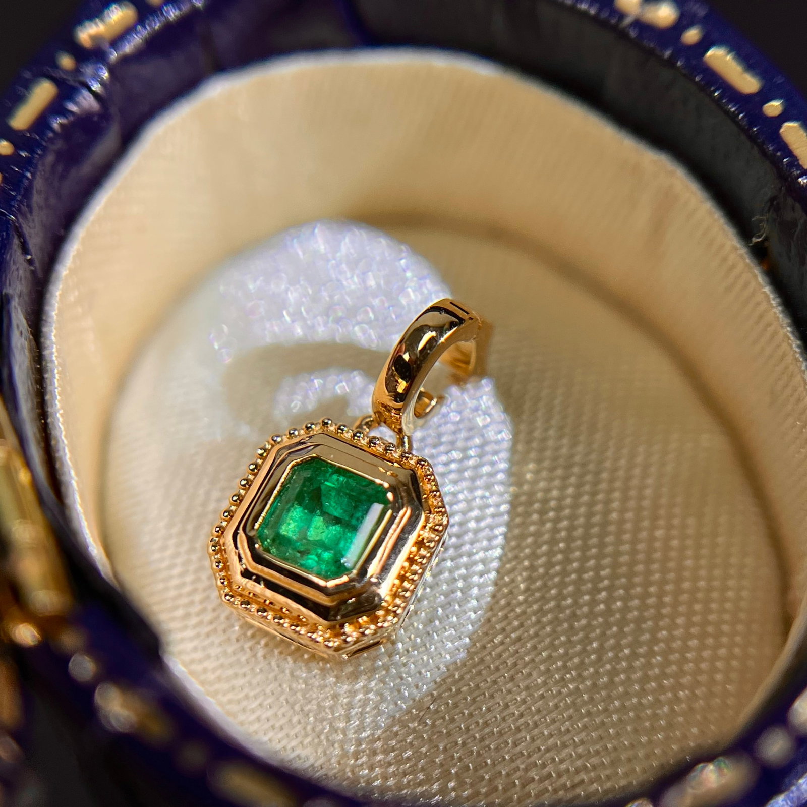 14k Gold 0.3 Ct Natural Emerald Pendant( Without Chain ): Ref:231178187 // gold content:14k gold // main gemstone:emerald // shape:octagonal // carat weight:0. 3ct // color:green // treatment:natural // Low Estimate: 2400 Condition: New High Estimate: 3600