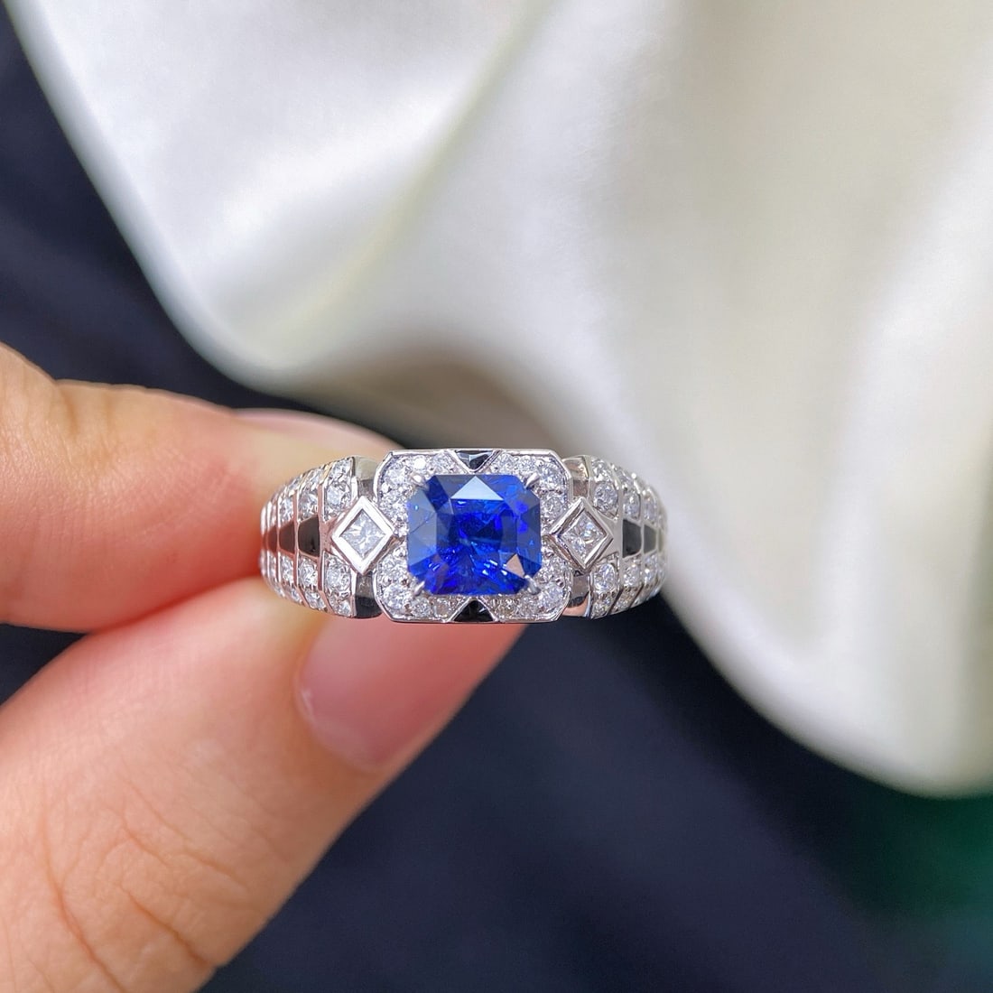 14k Gold 2.72 Ctw Natural Sapphire & Diamond Ring: Ref:231178194 // gold content:14k gold // ring size:7. 25us // // main gemstone:sapphire // shape:octagonal // carat weight:2. 03ct // color:royal blue // treatment:natural // // adjacent gemstone 2