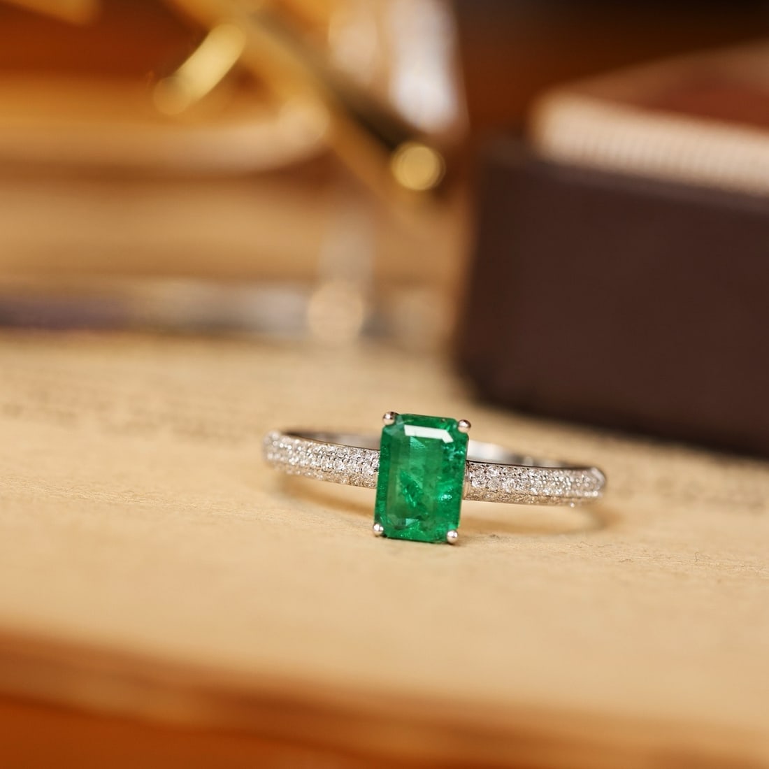 14k Gold 0.91 Ctw Natural Emerald & Diamond Ring: Ref:231178201 // gold content:14k gold // ring size:7. 25us // // main gemstone:emerald // shape:octagonal // carat weight:0. 69ct // color:green // treatment:natural // // adjacent gemstone 2 :