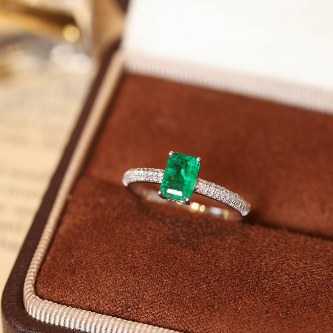 14k Gold 0.91 Ctw Natural Emerald & Diamond Ring - 2