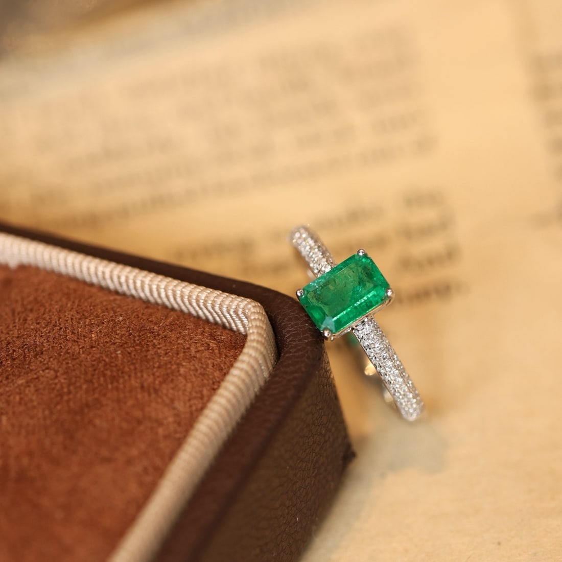 14k Gold 0.91 Ctw Natural Emerald & Diamond Ring - 3