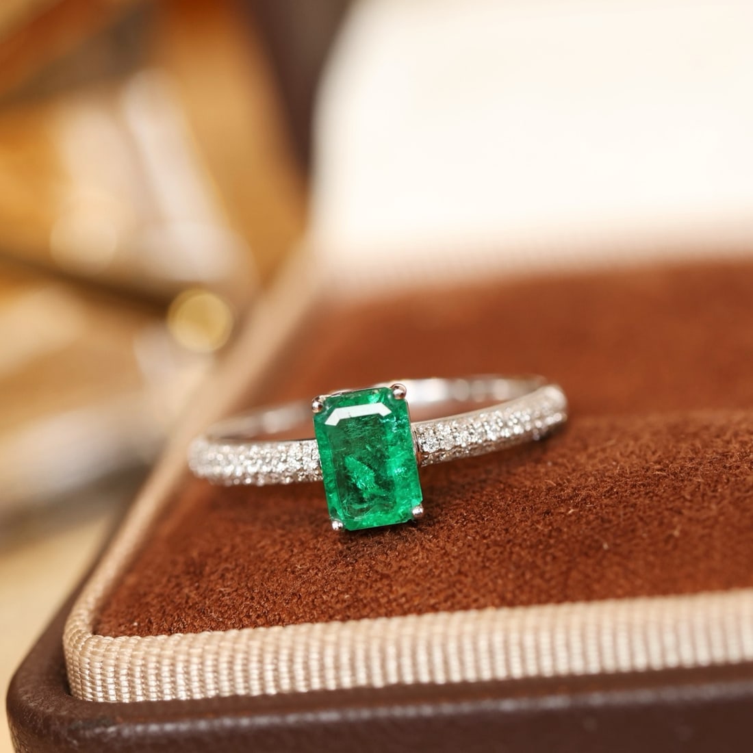 14k Gold 0.91 Ctw Natural Emerald & Diamond Ring - 4