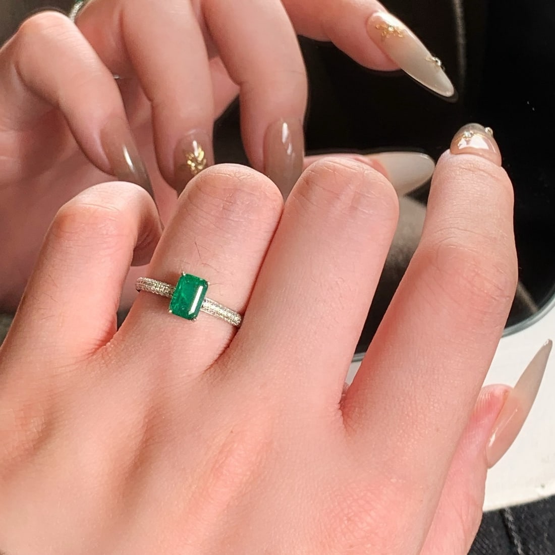 14k Gold 0.91 Ctw Natural Emerald & Diamond Ring - 5