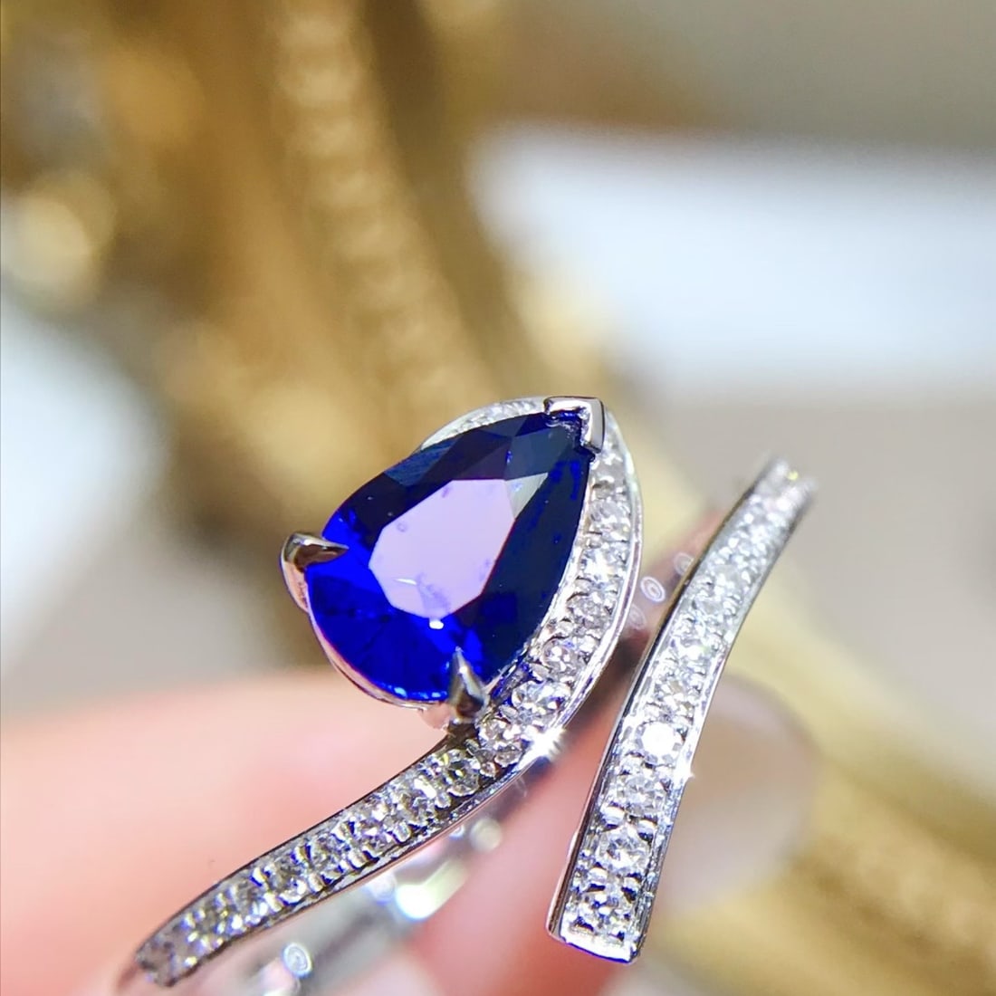 14k Gold 0.88 Ctw Natural Sapphire & Diamond Ring: Ref:231178203 // gold content:14k gold // ring size:7. 25us // // main gemstone:sapphire // shape:pear // carat weight:0. 68ct // color:blue // treatment:natural // // adjacent gemstone 2 : diamond
