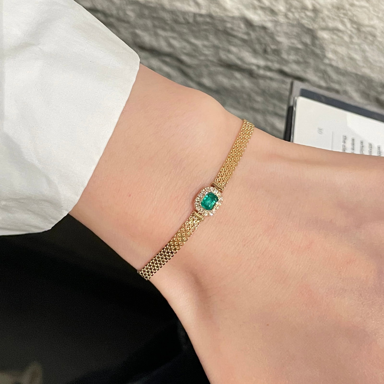 14k Gold 0.25 Ct Natural Emerald & Diamond Bracelet: Ref:231178205 // gold content:14k gold // main gemstone:emerald // shape:octagonal // carat weight:0. 25ct // color:green // treatment:natural // // adjacent gemstone 2 : diamond // shape:round //