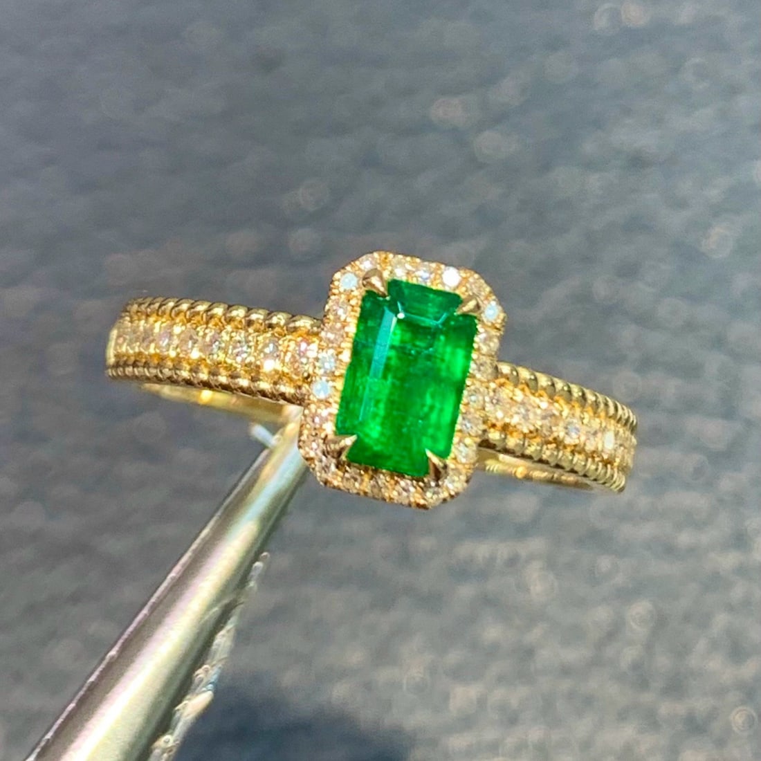 14k Gold 0.72 Ctw Natural Emerald & Diamond Ring - 2