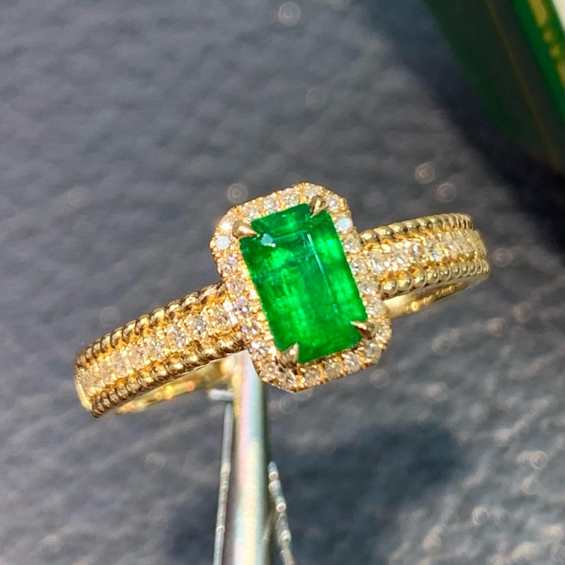 14k Gold 0.72 Ctw Natural Emerald & Diamond Ring - 3