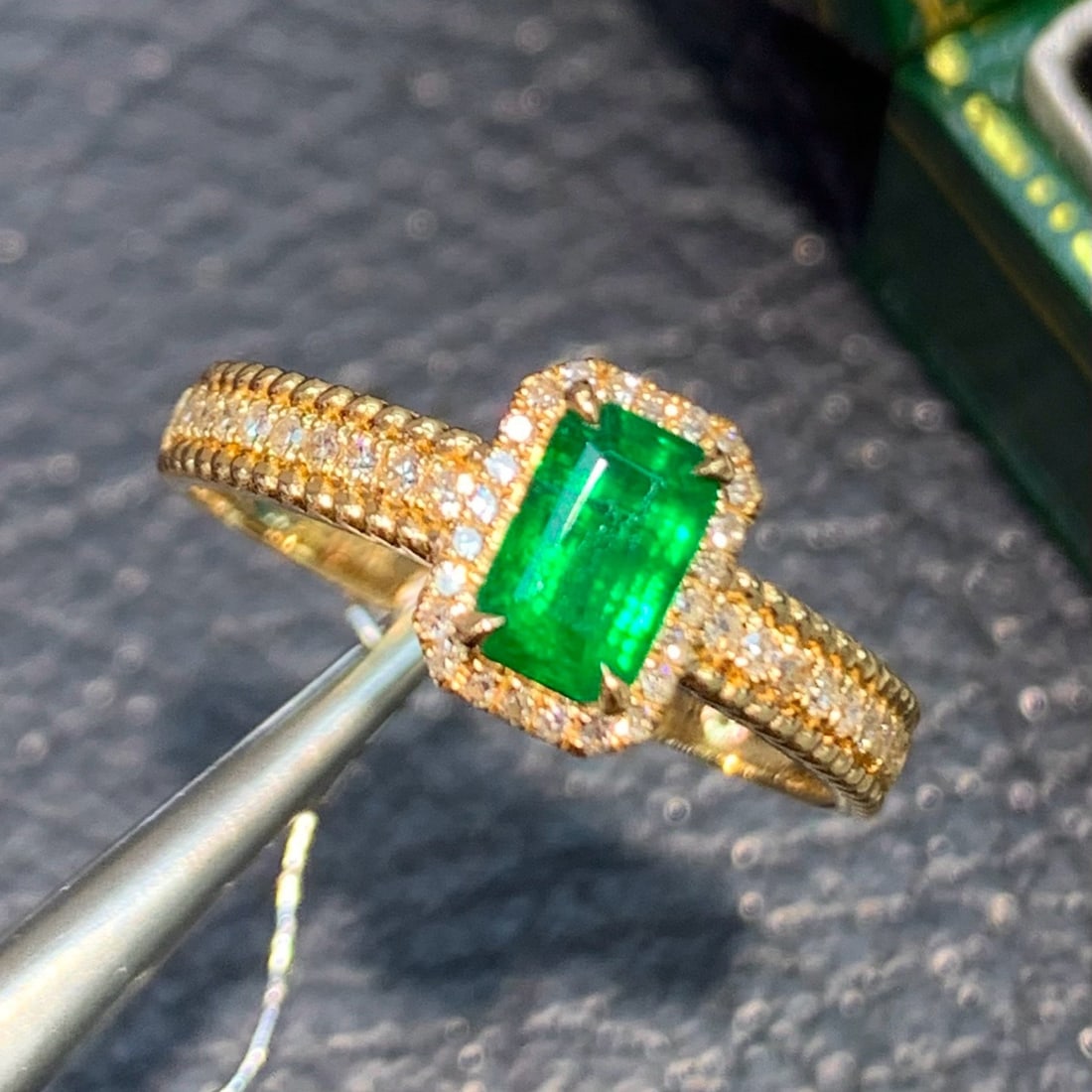 14k Gold 0.72 Ctw Natural Emerald & Diamond Ring - 4