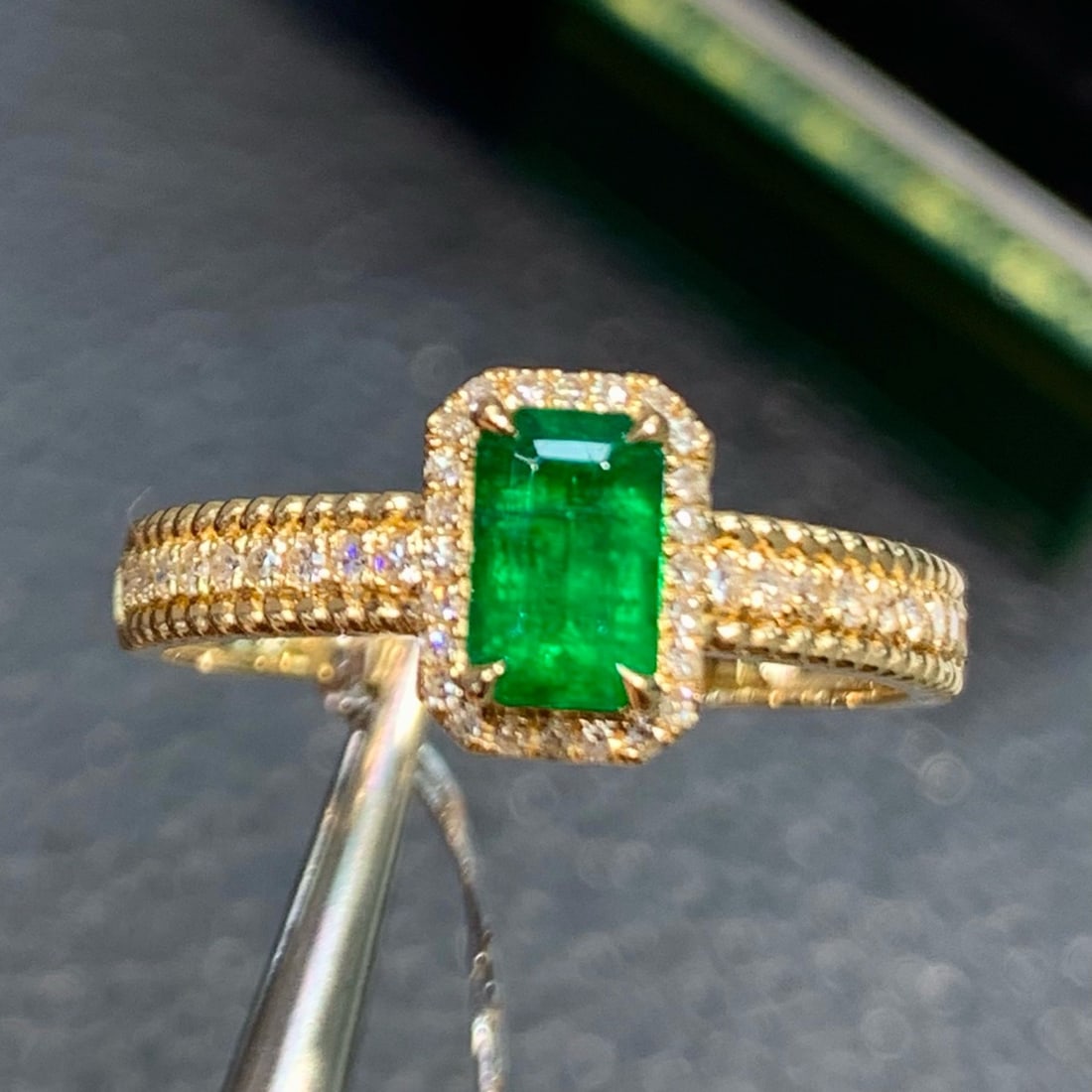 14k Gold 0.72 Ctw Natural Emerald & Diamond Ring - 5