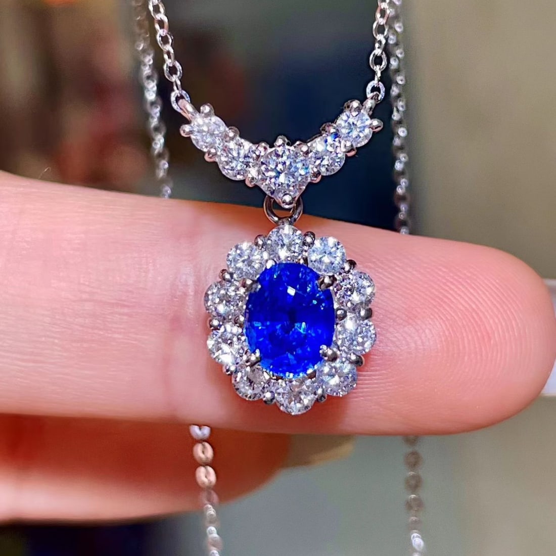 14k Gold 2.00 Ctw Natural Sapphire & Diamond Necklace: Ref:231178218 // gold content:14k gold // main gemstone:sapphire // shape:oval // carat weight:1. 18ct // color:blue // treatment:natural // // adjacent gemstone 2 : diamond // shape:round // carat