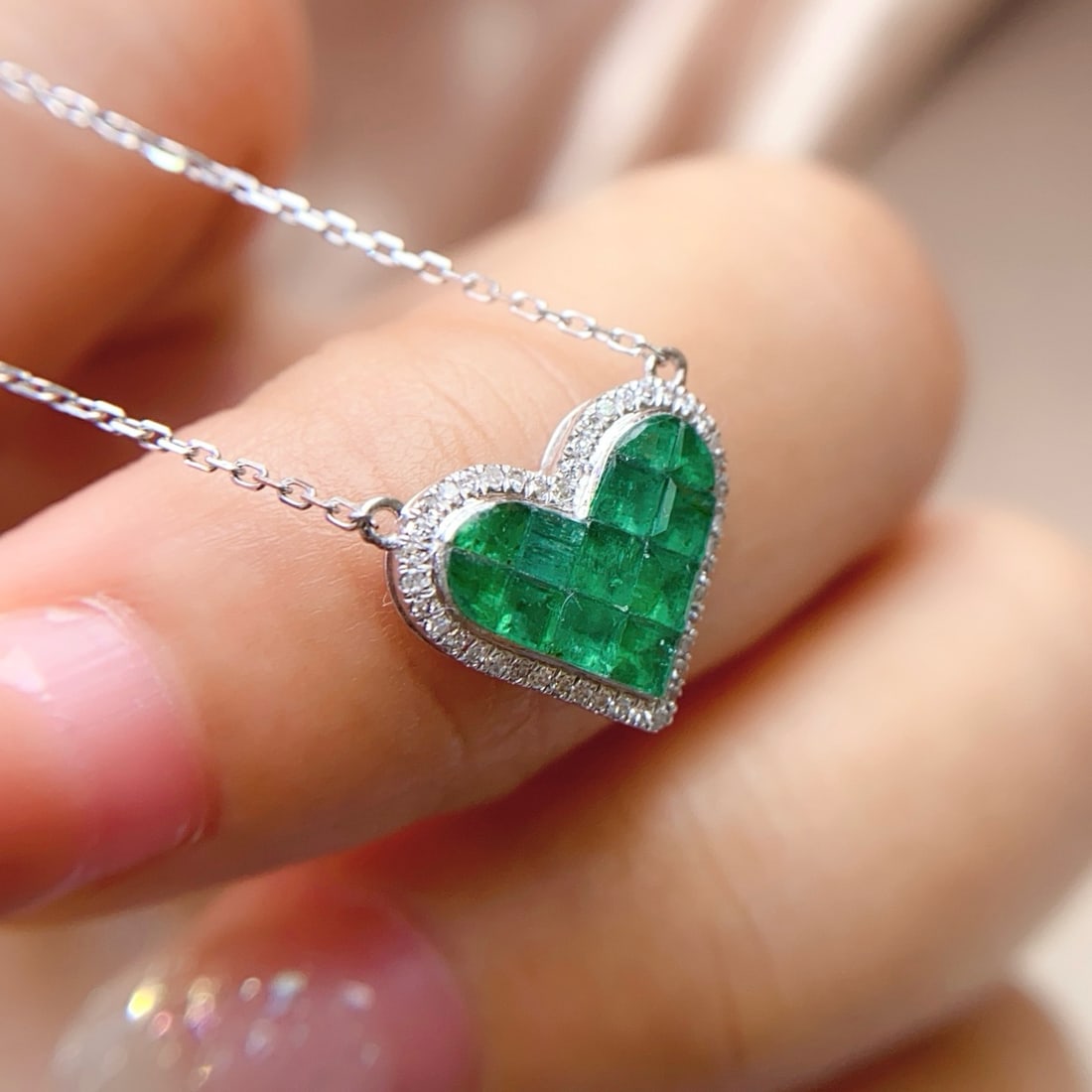 14k Gold 1.30 Ct Natural Emerald & Diamond Necklace - 2