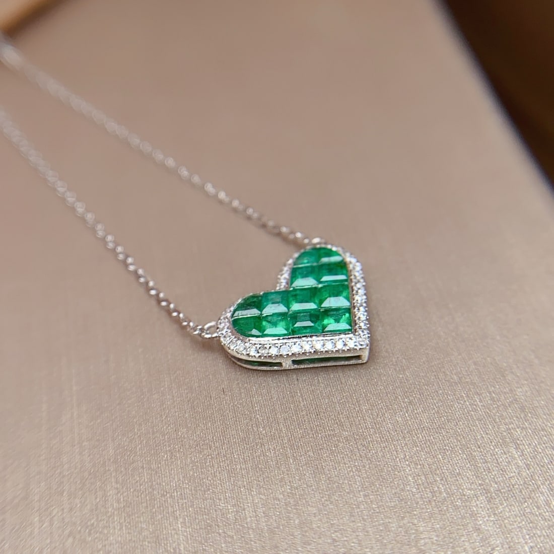14k Gold 1.30 Ct Natural Emerald & Diamond Necklace - 4