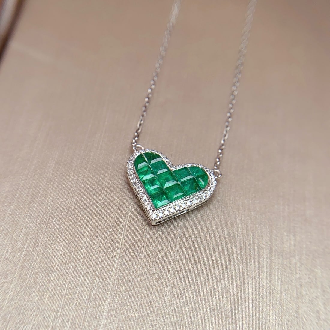 14k Gold 1.30 Ct Natural Emerald & Diamond Necklace - 5