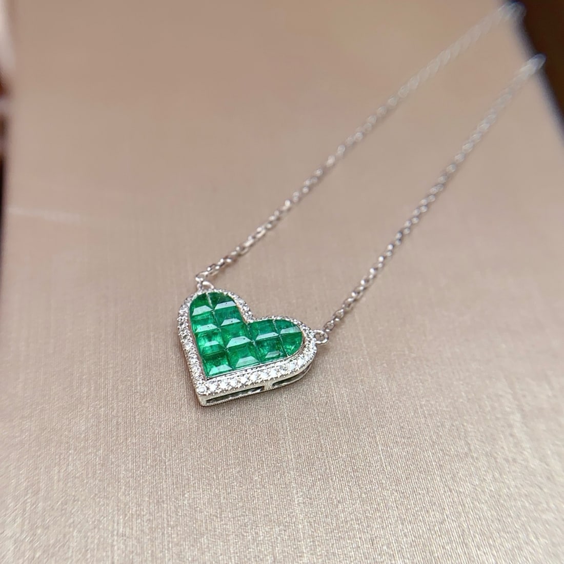 14k Gold 1.30 Ct Natural Emerald & Diamond Necklace - 6