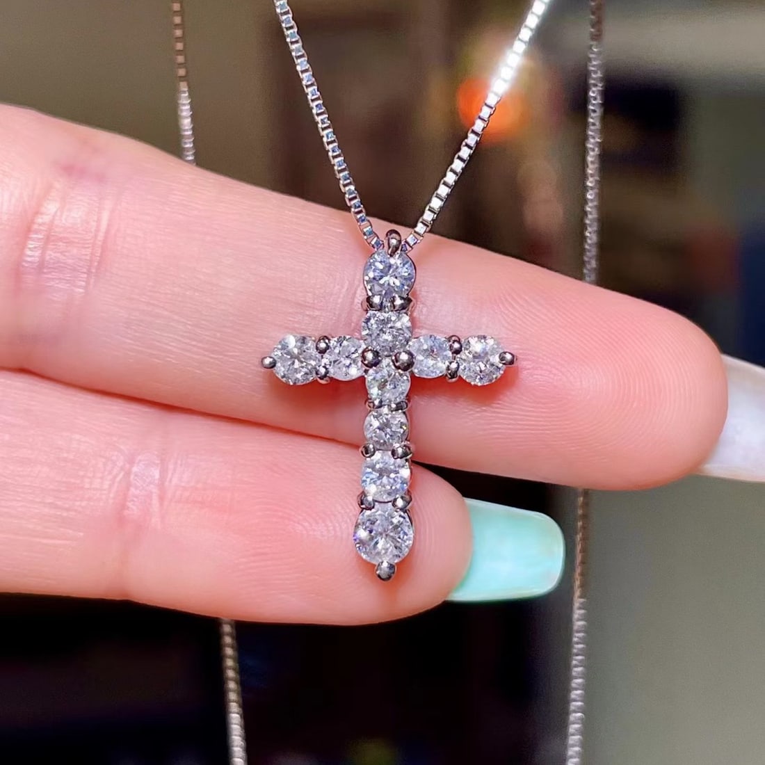 14k Gold 1.00 Ct Natural H Diamond Necklace: Ref:231178222 // gold content:14k gold // main gemstone:diamond // shape:round // carat weight:1. 00ct // clarity grade:vs-si // color:h // treatment:natural // cut grade:g // High Estimate: 6600 Low