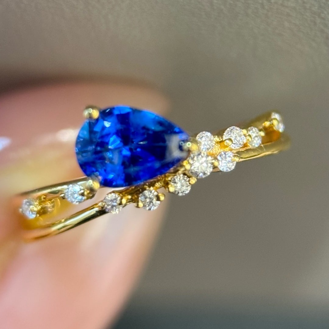 14k Gold 1.04 Ctw Natural Sapphire & Diamond Ring: Ref:231178226 // gold content:14k gold // ring size:7. 25us // // main gemstone:sapphire // shape:pear // carat weight:0. 92ct // color:blue // treatment:natural // // adjacent gemstone 2 : diamond