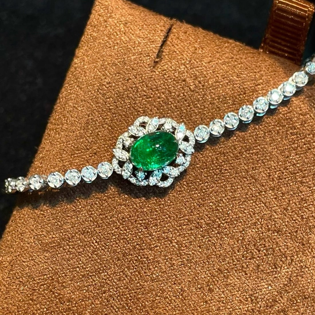 14k Gold 2.85 Ctw Natural Emerald & Diamond Bracelet - 3
