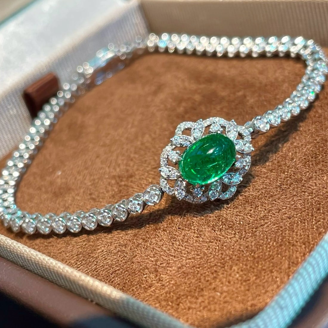 14k Gold 2.85 Ctw Natural Emerald & Diamond Bracelet - 4