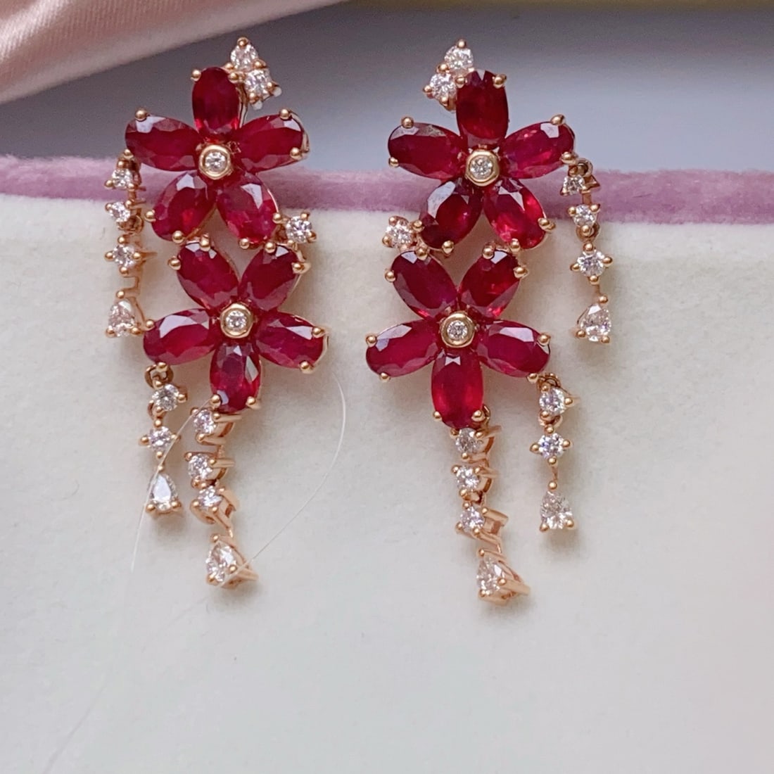 14k Gold 6.85 Ct Natural Ruby & Diamond Earrings: Ref:231178238 // gold content:14k gold // main gemstone:ruby // shape:oval // carat weight:6. 85ct // color:red // treatment:natural // // adjacent gemstone 2 : diamond // number of stones:32 //