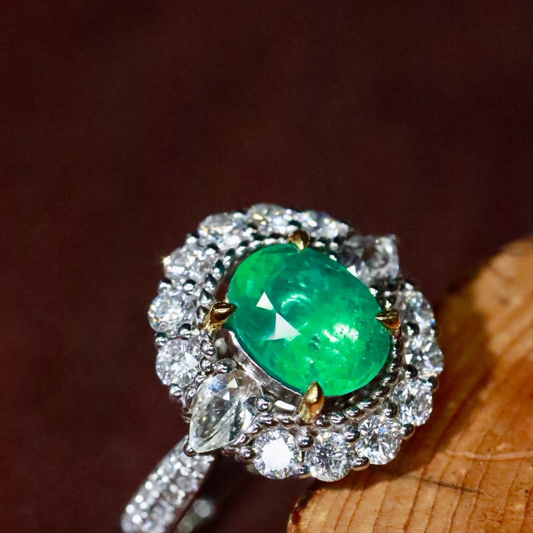 14k Gold 1.52 Ctw Vivid Green Natural Emerald & Diamond Ring - 4