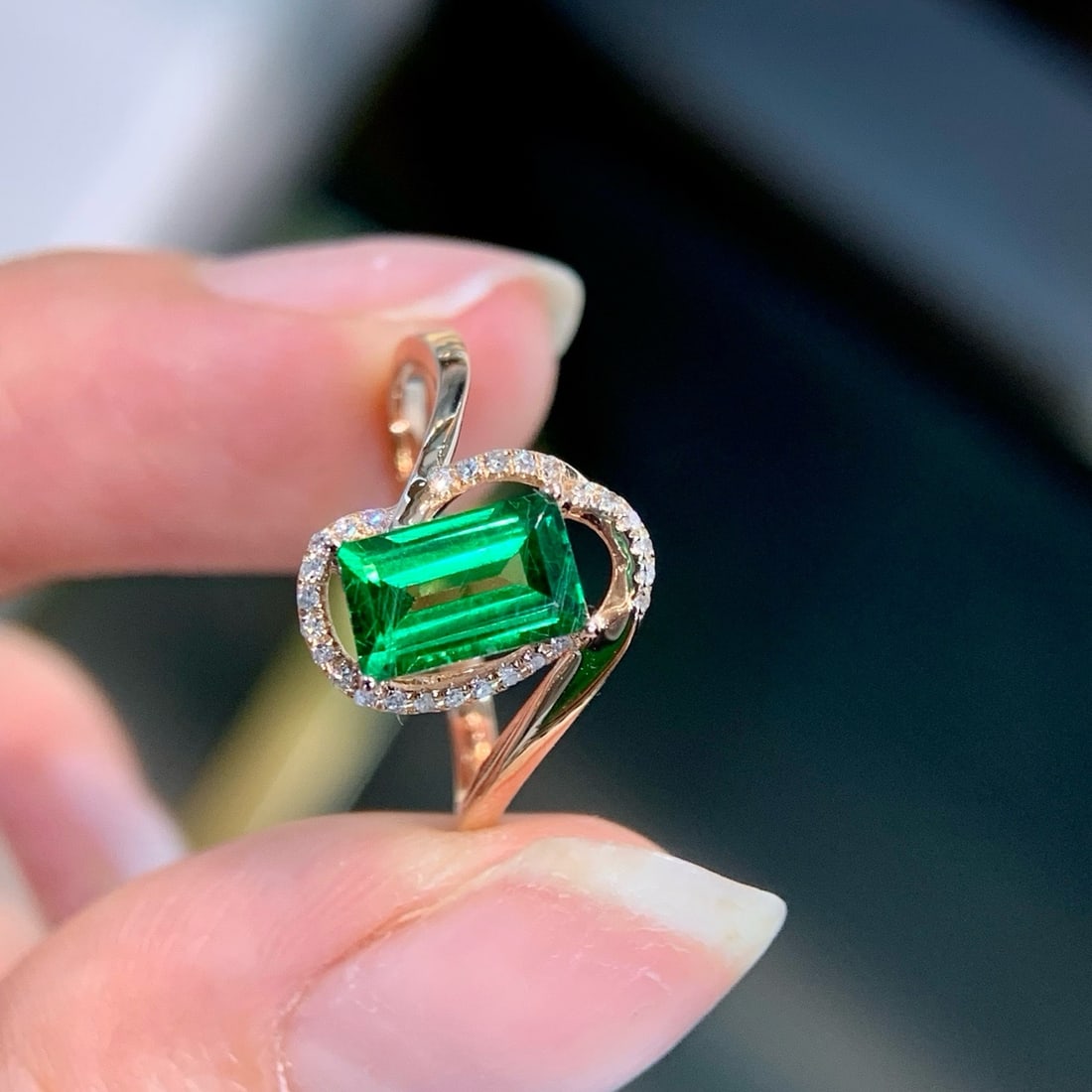 14k Gold 1.28 Ctw Natural Tsavorite & Diamond Ring: Ref:231178247 // gold content:14k gold // ring size:7. 25us // // main gemstone:tsavorite // shape:rectangle // carat weight:1. 22ct // color:green // treatment:natural // // adjacent gemstone 2 :