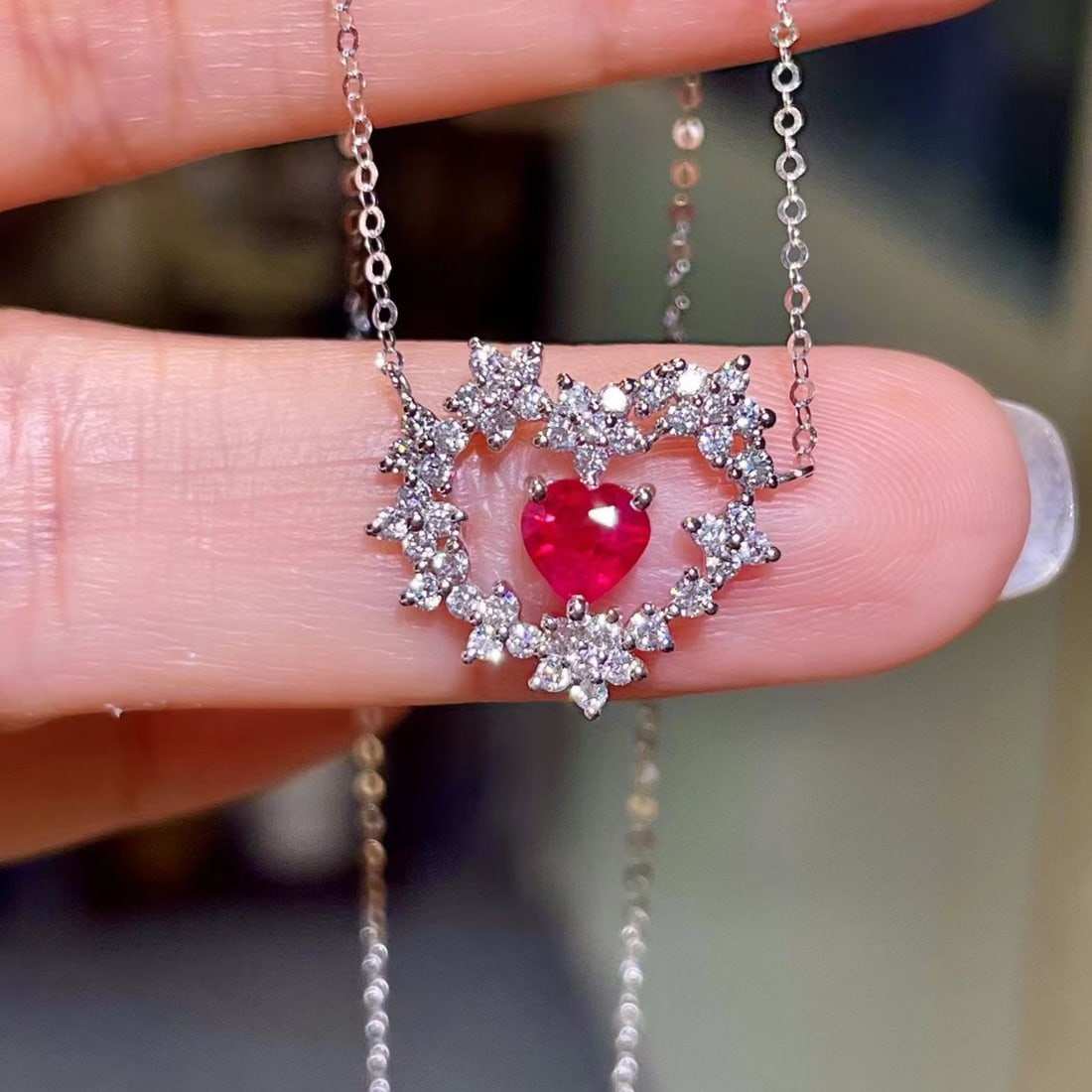 14k Gold 0.98 Ctw Natural Ruby & Diamond Necklace: Ref:231178257 // gold content:14k gold // main gemstone:ruby // shape:heart // carat weight:0. 5ct // color:red // treatment:natural // // adjacent gemstone 2 : diamond // shape:round // carat