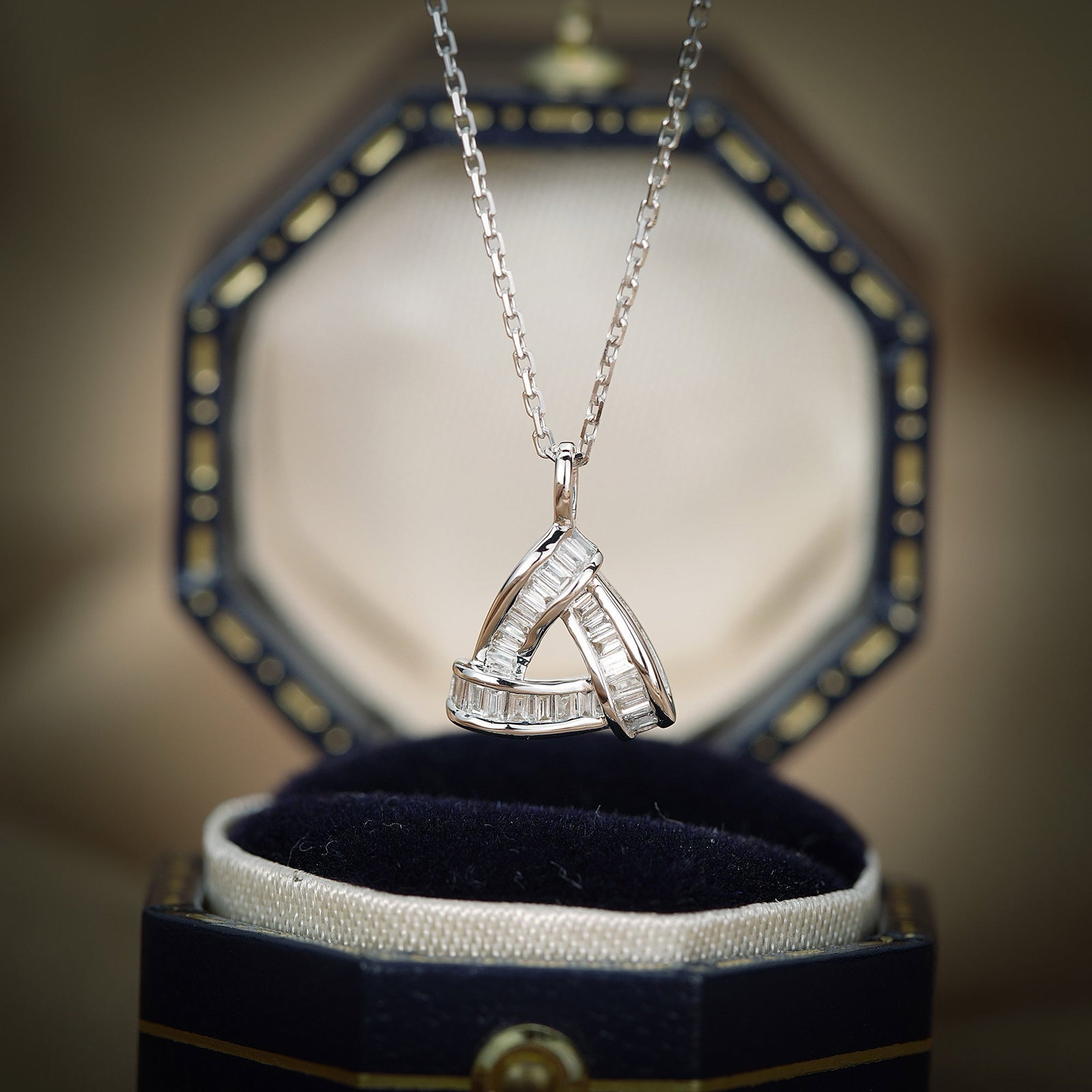 14k Gold 0.11 Ct Natural H Diamond Necklace: Ref:231178275 // gold content:14k gold // main gemstone:diamond // shape:baguette // carat weight:0. 11ct // clarity grade:vs-si // color:h // treatment:natural // Condition: New High Estimate: 2600