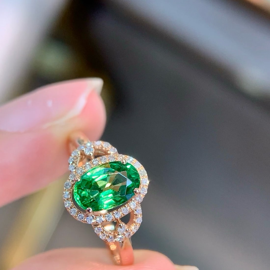 14k Gold 1.31 Ctw Natural Tsavorite & Diamond Ring: Ref:231178279 // gold content:14k gold // ring size:7. 25us // // main gemstone:tsavorite // shape:oval // carat weight:1. 21ct // color:green // treatment:natural // // adjacent gemstone 2 : diamond